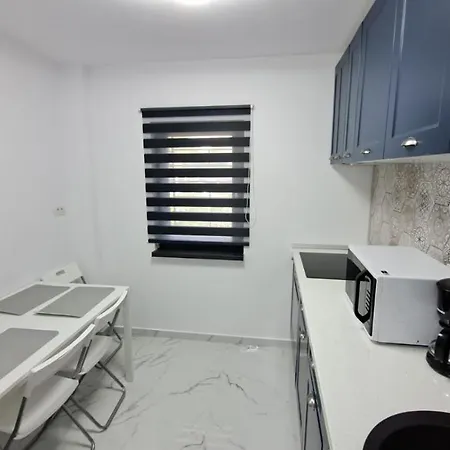 De Lux Langa Mare Si Port Turistic Mangalia, 2 Decomandate La Parter, Parcare Gratuita, Se Inchiriaza In Scop Turistic Tot Timpul Anului * Mangalia