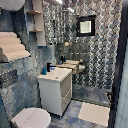 De Lux Langa Mare Si Port Turistic Mangalia, 2 Decomandate La Parter, Parcare Gratuita, Se Inchiriaza In Scop Turistic Tot Timpul Anului Mangalia